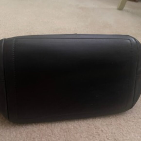 Authentic Black Coach Leather Shoulder Bag – Classic Elegance - Picture 7 of 7